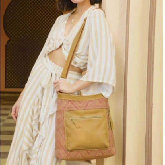 Free Spirited Shoulder Bag - Picture 4 of 4